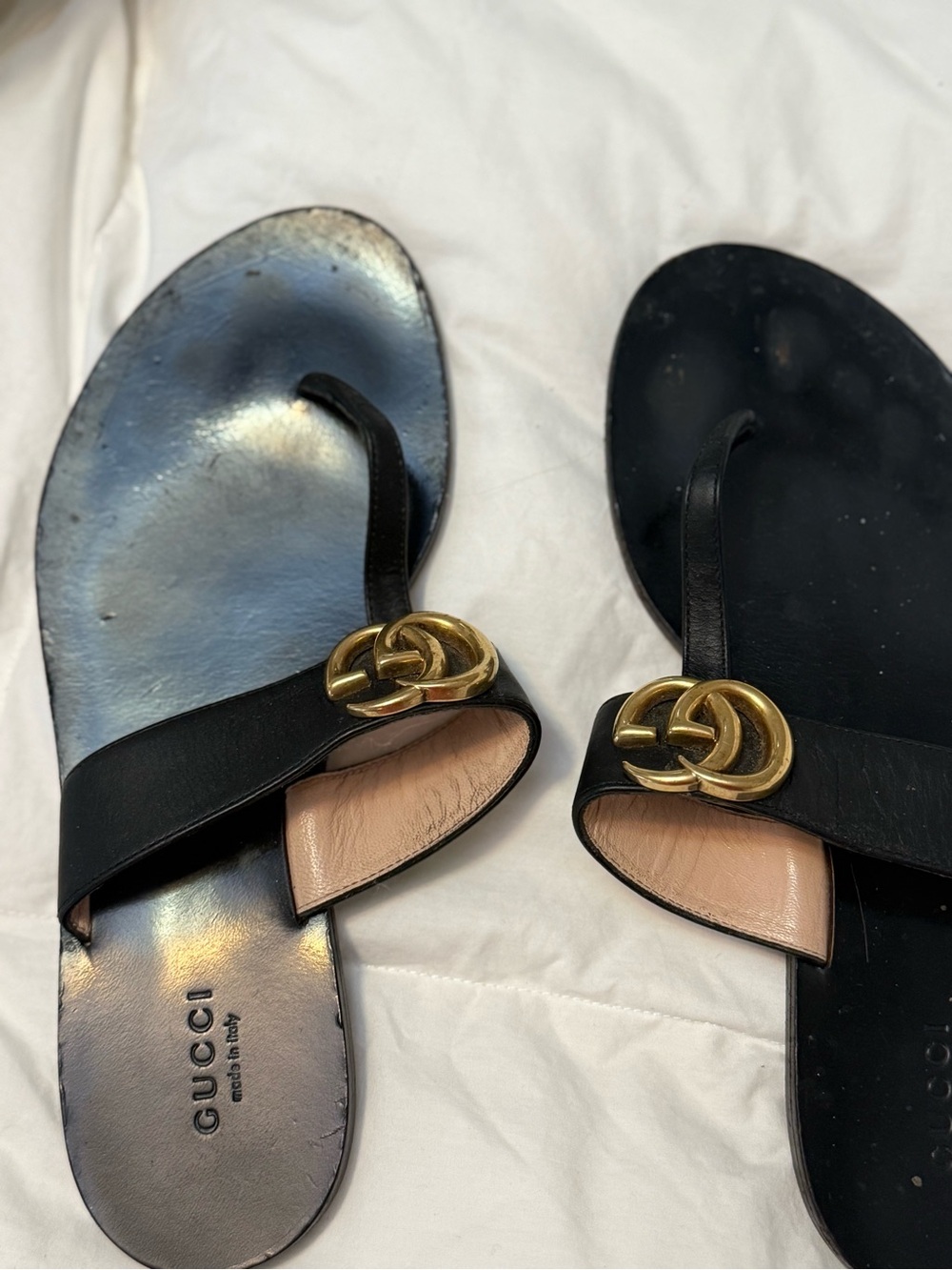 Gucci Black Leather Thong Sandals with Gold Double G